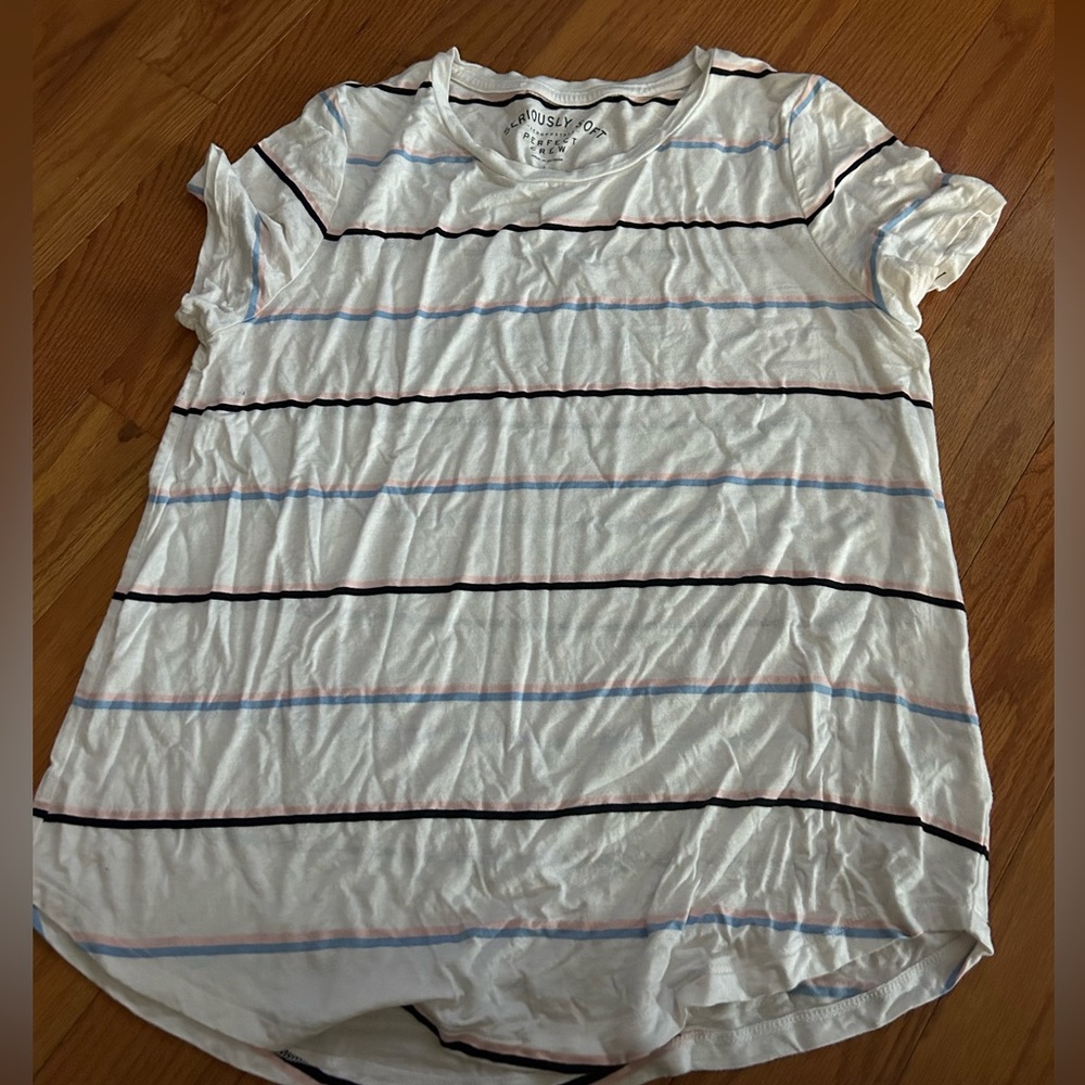 Soft T-shirt, Size Large. Very comfy.